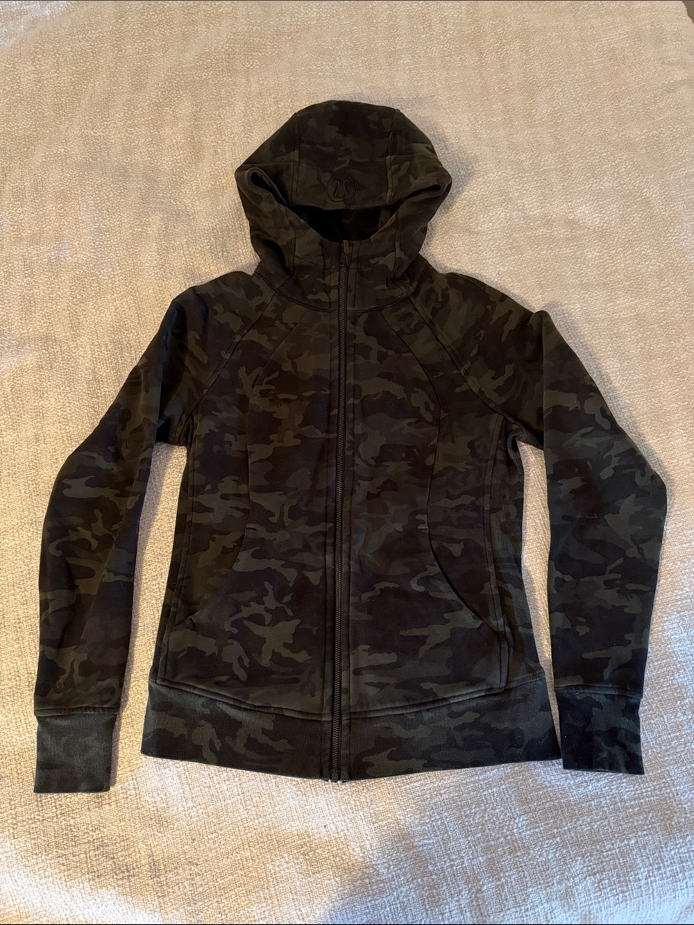 Lululemon Women’s Camouflage Scuba Hoodie - Size 8 - Camo Olive Green